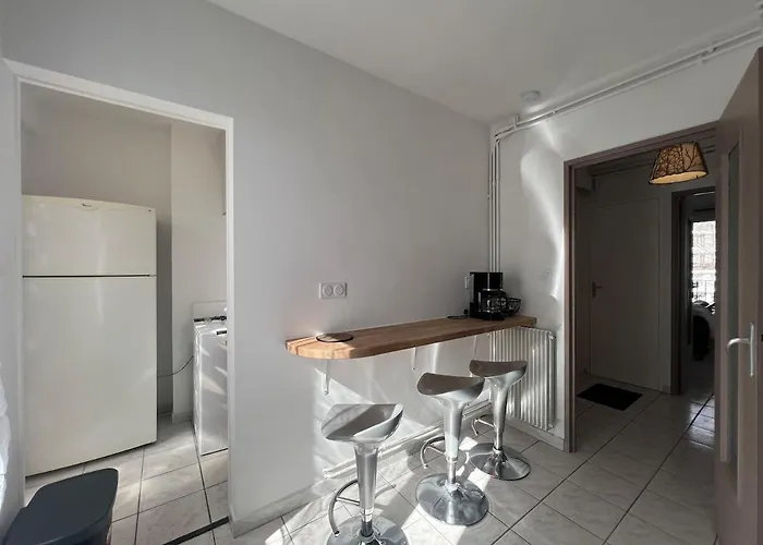 Beau T3 Avec Balcon A アパート