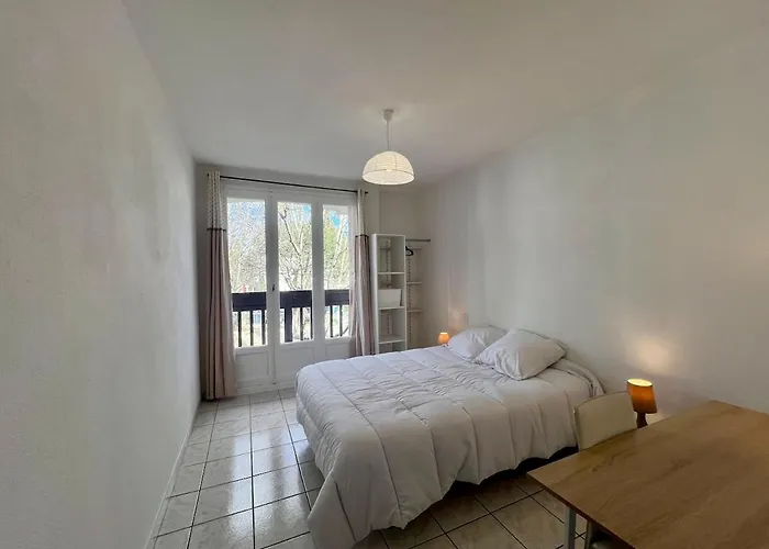 Apartament Beau T3 Avec Balcon A